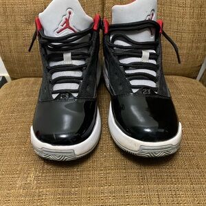 NIKE AIR JORDAN MAX AURA 2